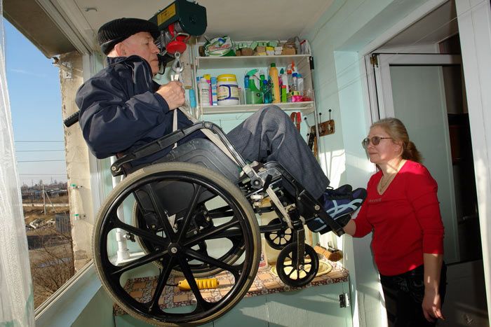 Инвалиды разных групп. Смешные инвалиды на коляске. Коляска для инвалидов. Инвалид колясочник. Инвалидная коляска юмор.