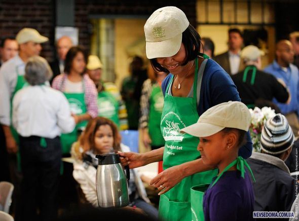 Благотворительность и пиар (5 фото)