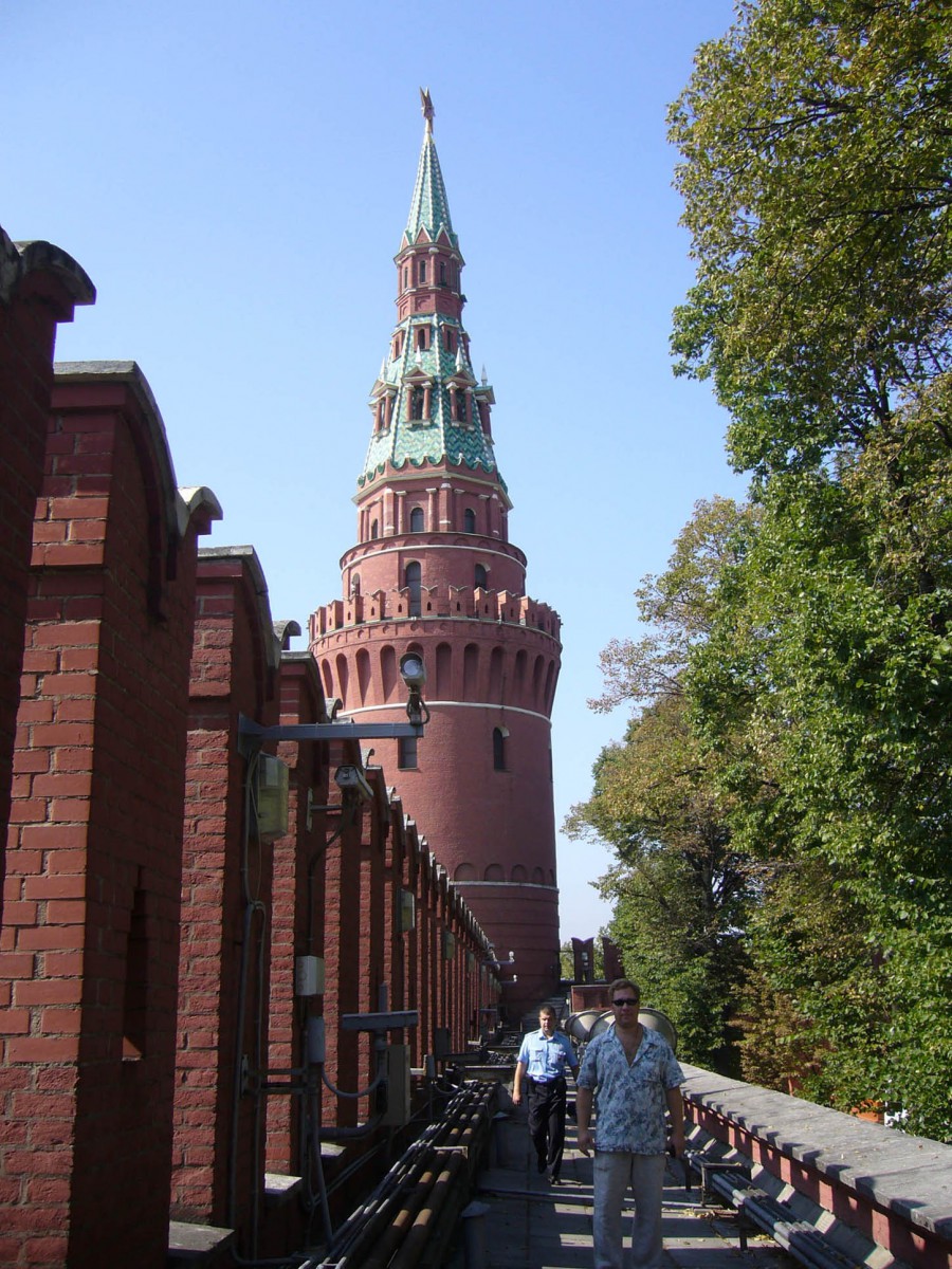 Стены москвы. Водовзводная башня Московского Кремля фото. Стены Московского Кремля (20 башен), 1516. Кремлевские стены и башни. Воскресенская башня Кремля Москва.