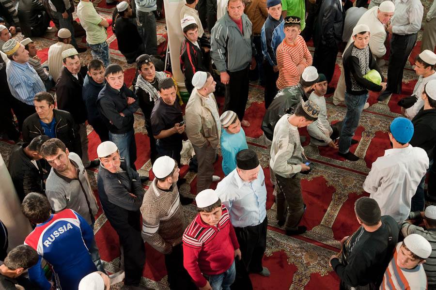 Сегодня ураза. Ураза байрам в Москве. Ураза-байрам фото. Праздник мусульман сегодня в Москве. Хуснуллин Ураза-байрам фото.