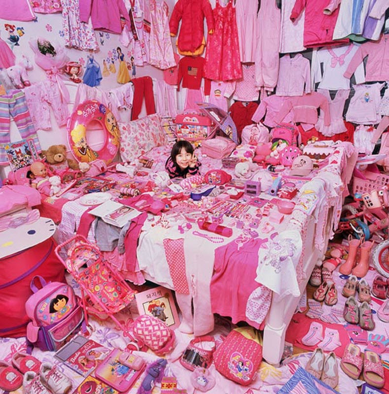 Девочка где то розовая. Розовые вещи. Розовые детские вещи. Красивые розовые вещи. Детские вещи много девочек.