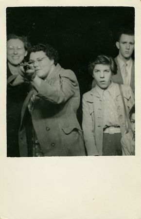 Женщина с ружьем (27 фотографий), photo:5