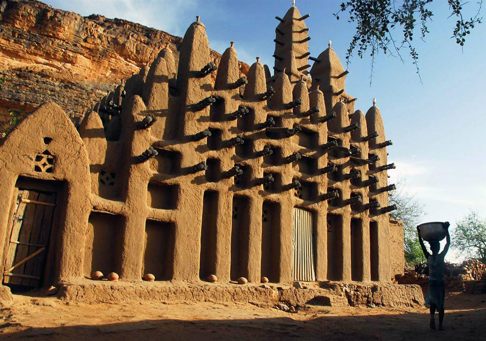 Племена мали. Джингереберская мечеть Тимбукту. Африка мали Тимбукту. Томбукту город Африки достопримечательности. Глиняные мечети Тимбукту.
