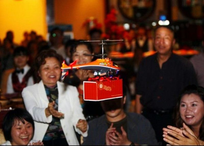 Вы уже догадались, что находится в этой коробке-посылке?