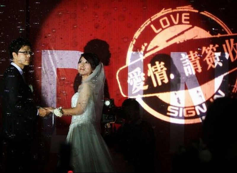 Вы уже догадались, что находится в этой коробке-посылке?