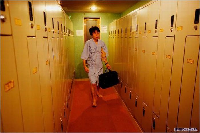 Человек, пострадавший от кризиса (10 фото)