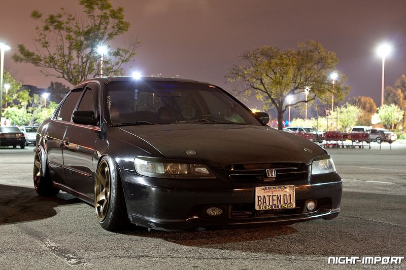 Большая тюнинг-тусовка собралась на открытии фургонов фастфуда (89 фото)