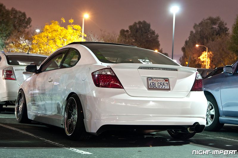 Большая тюнинг-тусовка собралась на открытии фургонов фастфуда (89 фото)