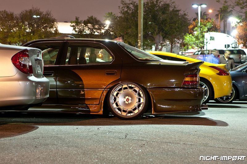 Большая тюнинг-тусовка собралась на открытии фургонов фастфуда (89 фото)