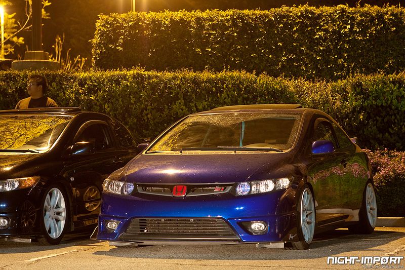 Большая тюнинг-тусовка собралась на открытии фургонов фастфуда (89 фото)