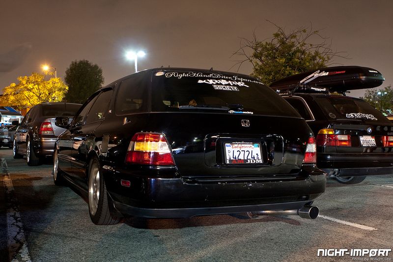 Большая тюнинг-тусовка собралась на открытии фургонов фастфуда (89 фото)