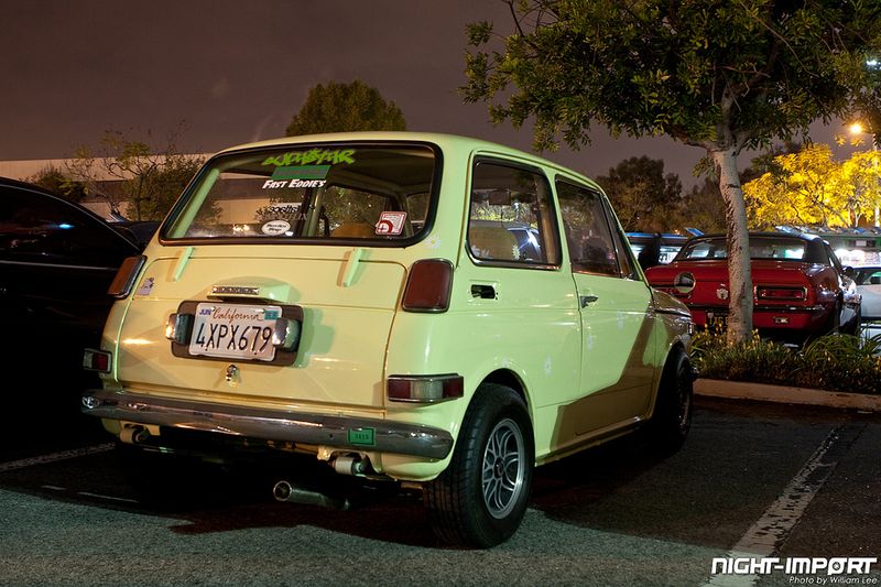 Большая тюнинг-тусовка собралась на открытии фургонов фастфуда (89 фото)