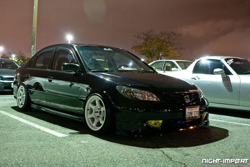 Большая тюнинг-тусовка собралась на открытии фургонов фастфуда (89 фото)