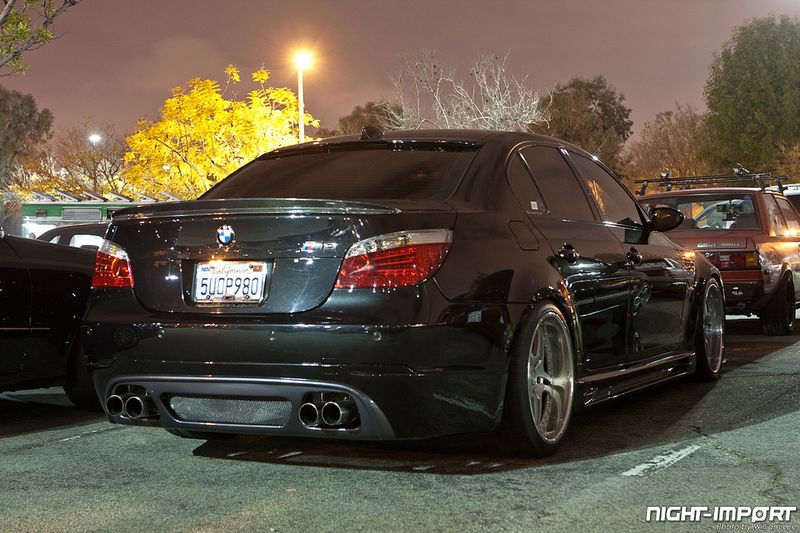 Большая тюнинг-тусовка собралась на открытии фургонов фастфуда (89 фото)