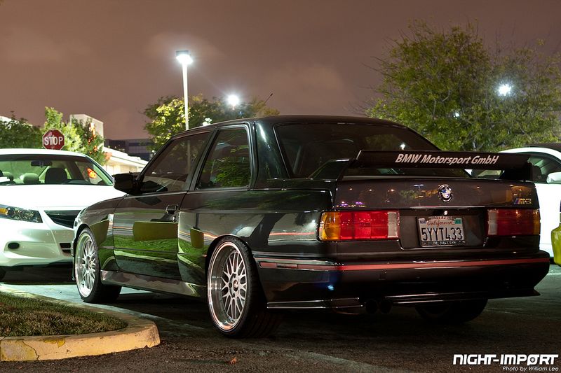 Большая тюнинг-тусовка собралась на открытии фургонов фастфуда (89 фото)