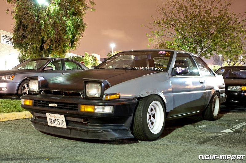 Большая тюнинг-тусовка собралась на открытии фургонов фастфуда (89 фото)