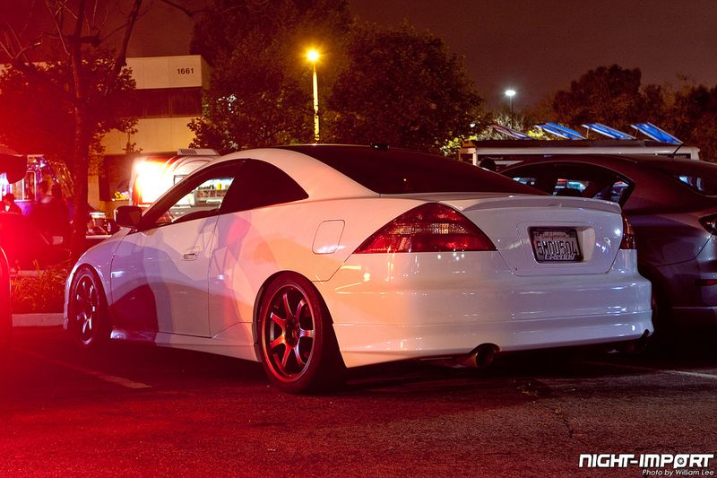 Большая тюнинг-тусовка собралась на открытии фургонов фастфуда (89 фото)