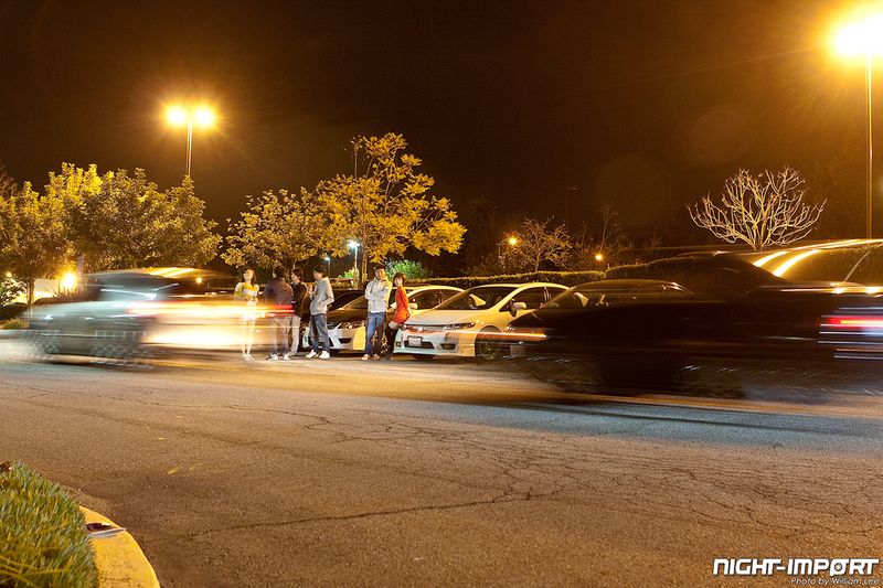 Большая тюнинг-тусовка собралась на открытии фургонов фастфуда (89 фото)