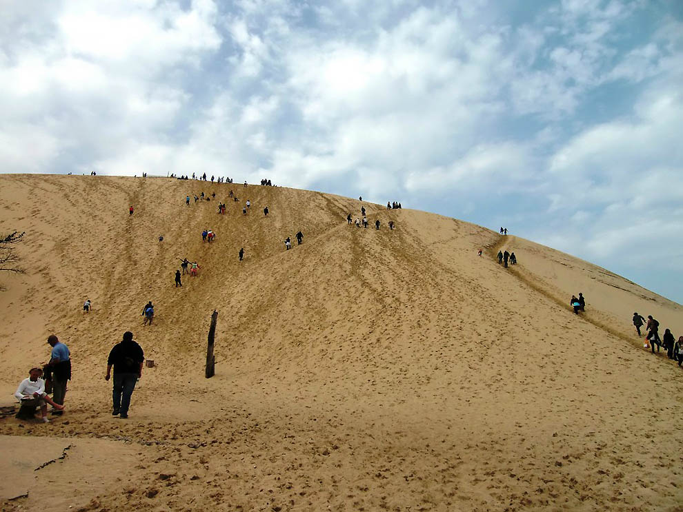 Дюна астана. Песчаная Дюна во Франции. Песчаные дюны в Сычево. Самая большая Песчаная Дюна. Песочная Дюна во Франции.
