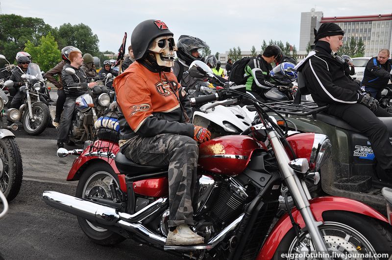 Байки иваново. Американские байкеры. Байкеры на мотоциклах в США. Американцы байкеры. Мотофестиваль в Америке.