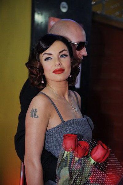 Юля Волкова из ТАТУ продолжает экспериментировать с внешностью (6 Фото)