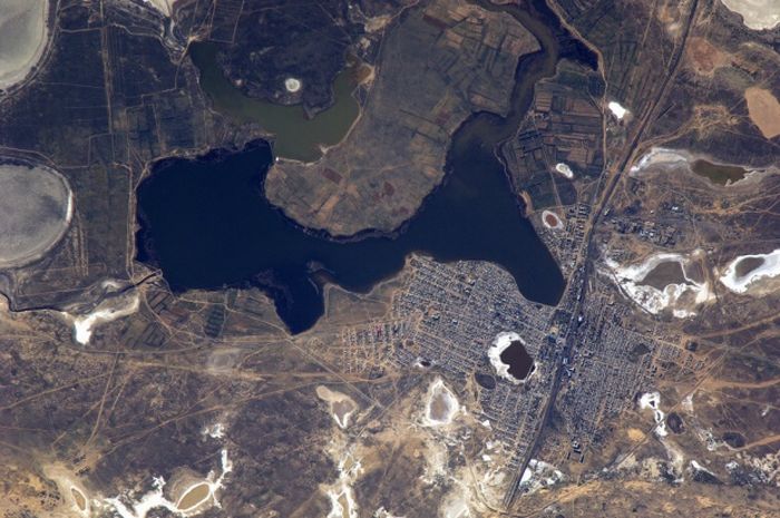 Тюменская область спутник в реальном времени. Селигер из космоса. Озеро Селигер из космоса. Озеро Селигер со спутника. Селигер вид из космоса.