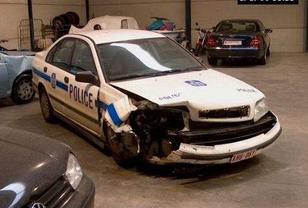 Разбитые полицейские машины. Разбитая Полицейская машина. Разбитые машины полиции. Машина полиции сломання.